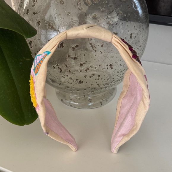 Embroidered Floral Cream Headband - Picture 4 of 4